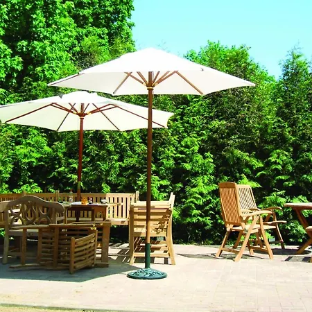 Schloss Mit Pool Отель Schwasdorf