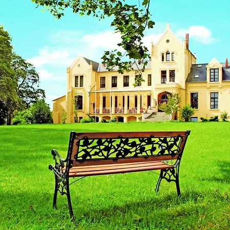 Schloss Mit Pool Отель 4*
